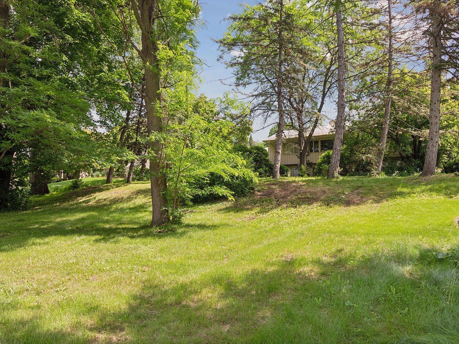 1065 Colby St Saint Paul, MN 55116 - Thumbnail 2