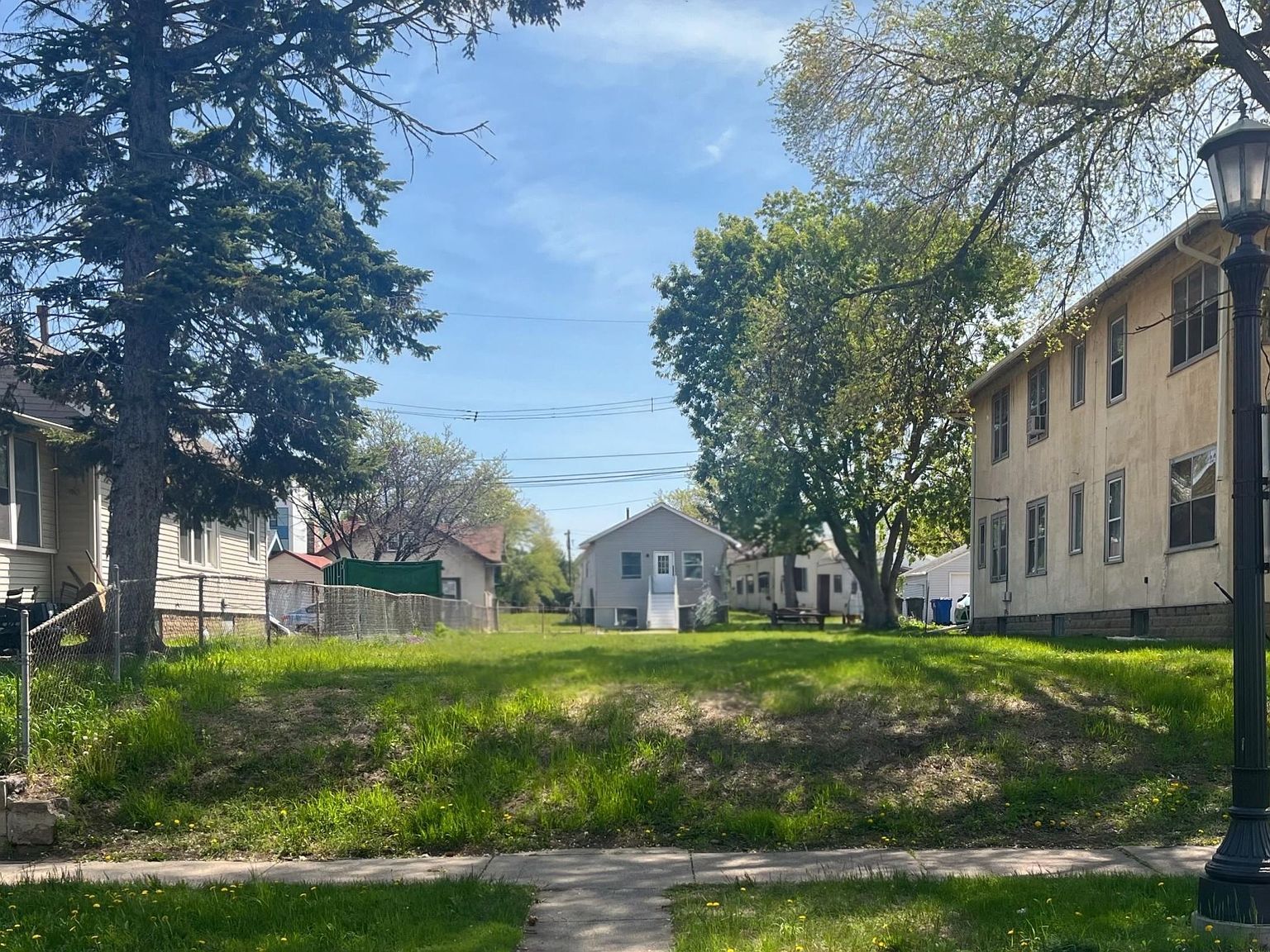 390 Fry St Saint Paul, MN 55104, 55104