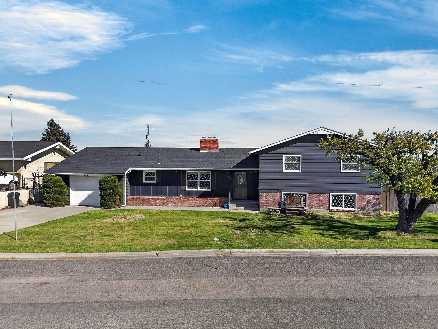 416 W Grandview Ave Sunnyside, WA 98944  | Single Family