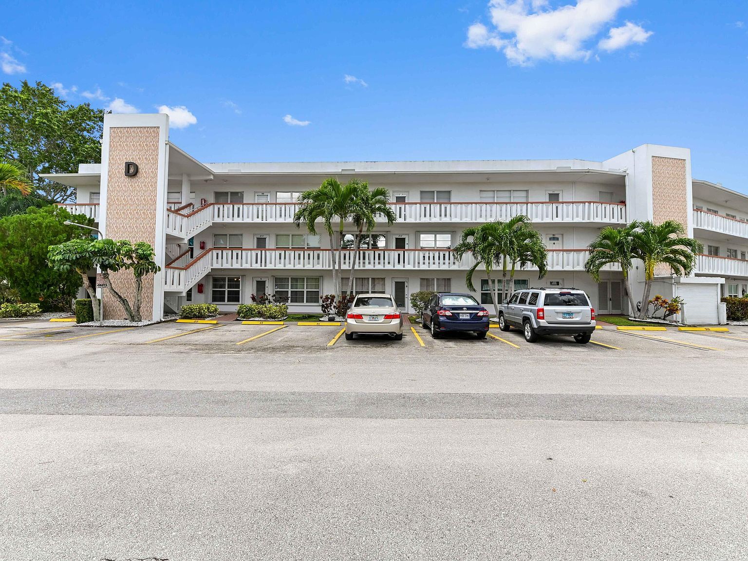 113 Wellington Dr E #D West Palm Beach, FL 33417 - Thumbnail 2