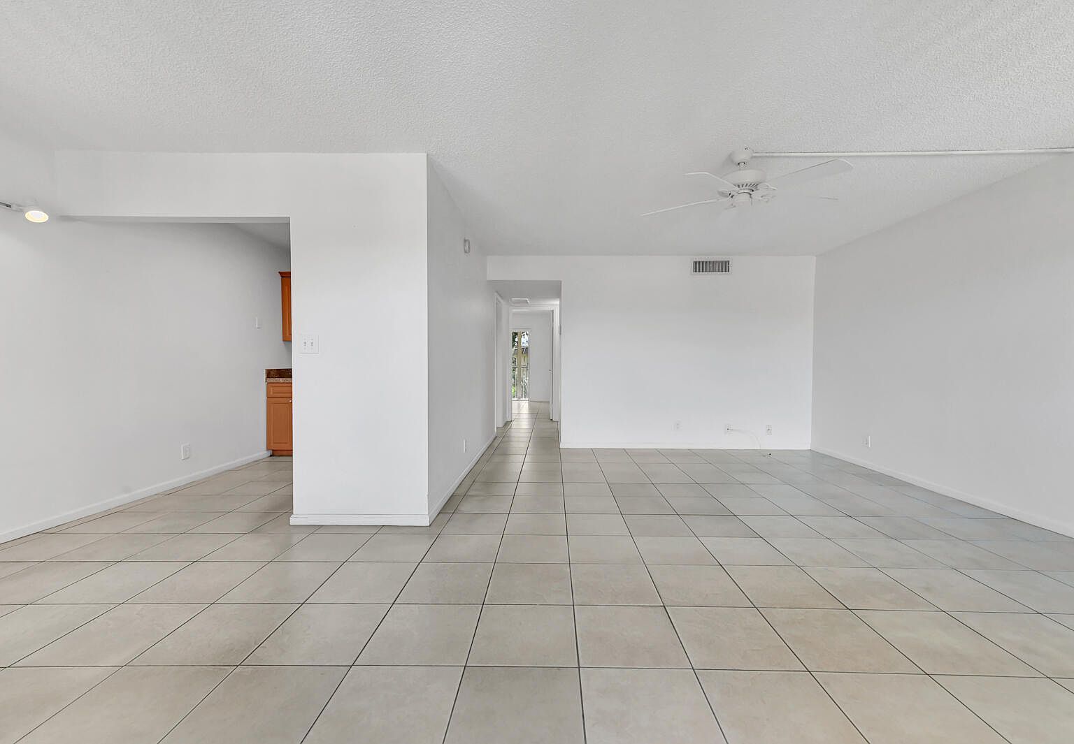 700 Village Green Ct #314 Palm Springs, FL 33461 - Thumbnail 2