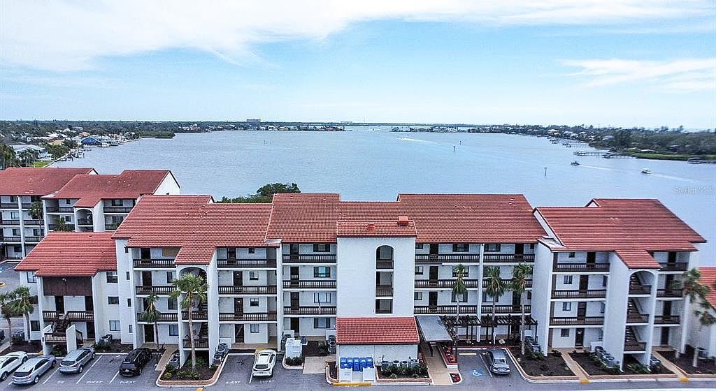 1602 Stickney Point Rd APT 404 Sarasota, FL 34231 - Thumbnail 2