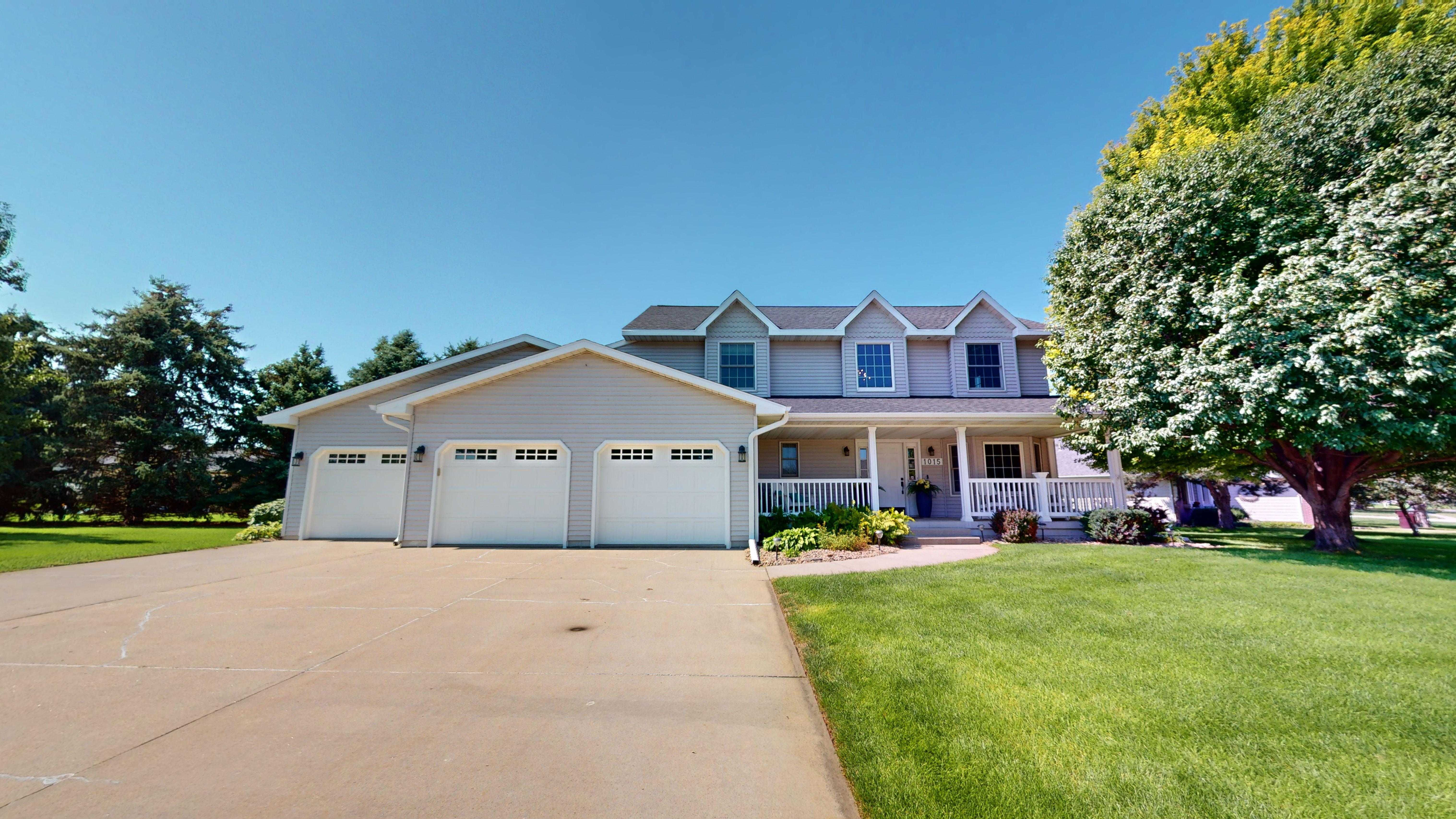 1015 East 53rd Street, Kearney, NE, USA, 68847  | Single Family