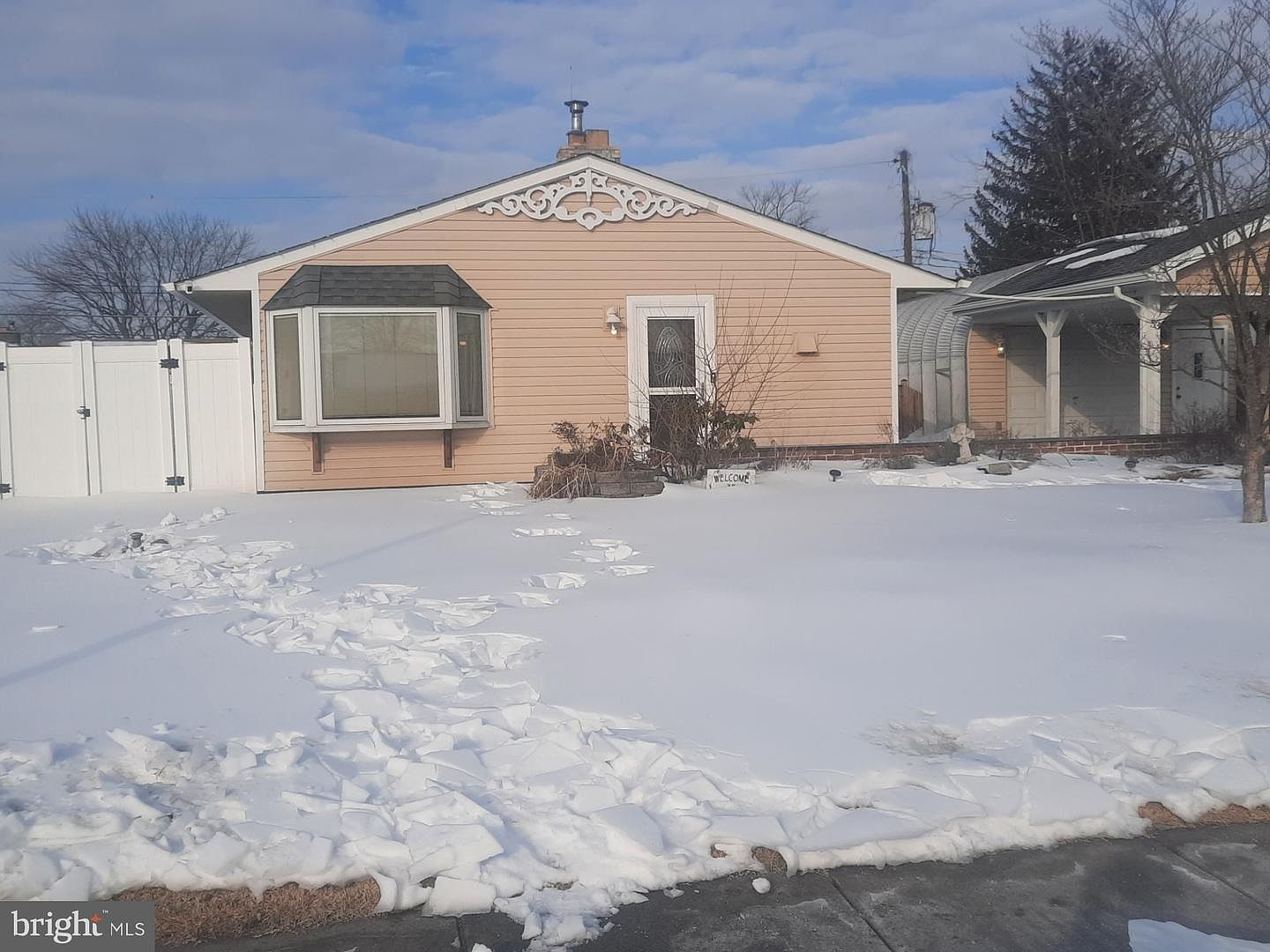 33 Laurel Ln Levittown, PA 19054 - Thumbnail 2