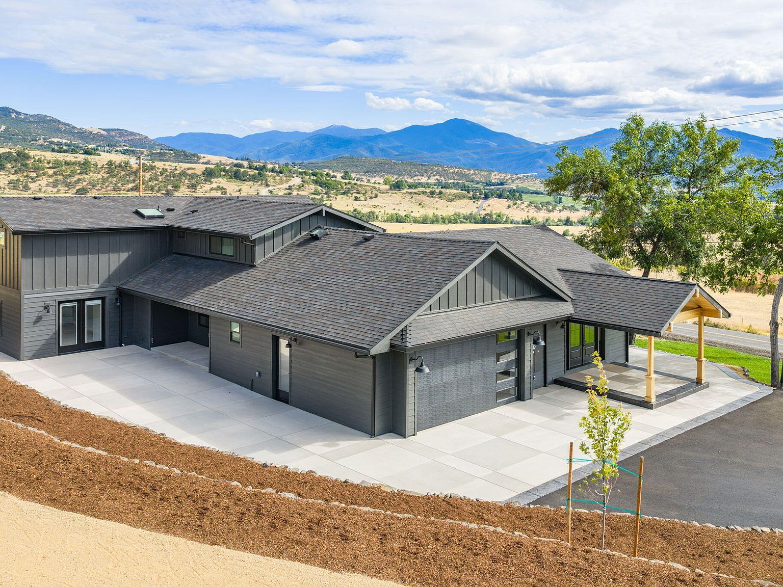 4691 Cherry Ln Medford, OR 97504 - Thumbnail 2