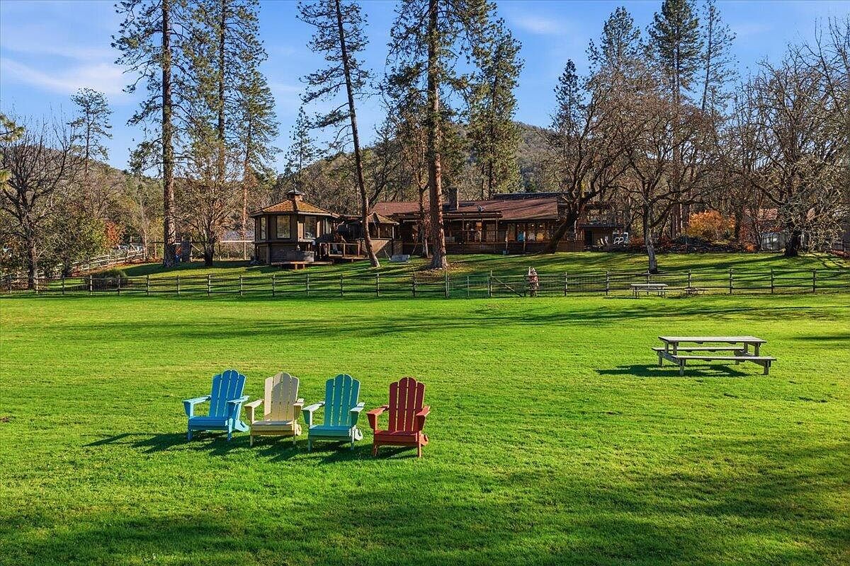 1407 Upper River Rd Gold Hill, OR 97525 - Thumbnail 2