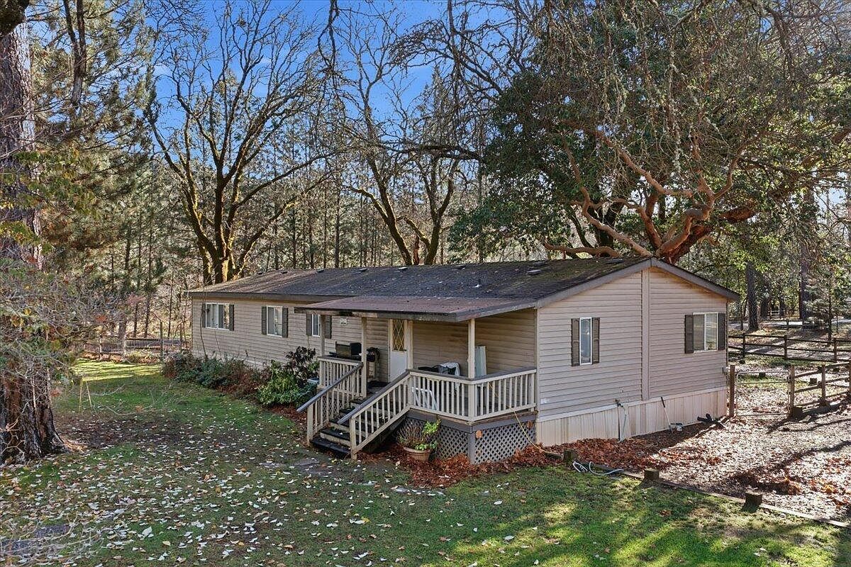 1401 Upper River Rd Gold Hill, OR 97525 - Thumbnail 2