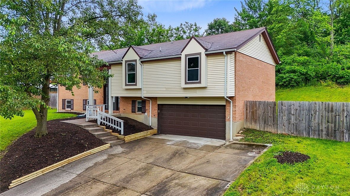 1153 King Richard Pkwy Dayton, OH 45449 - Thumbnail 2