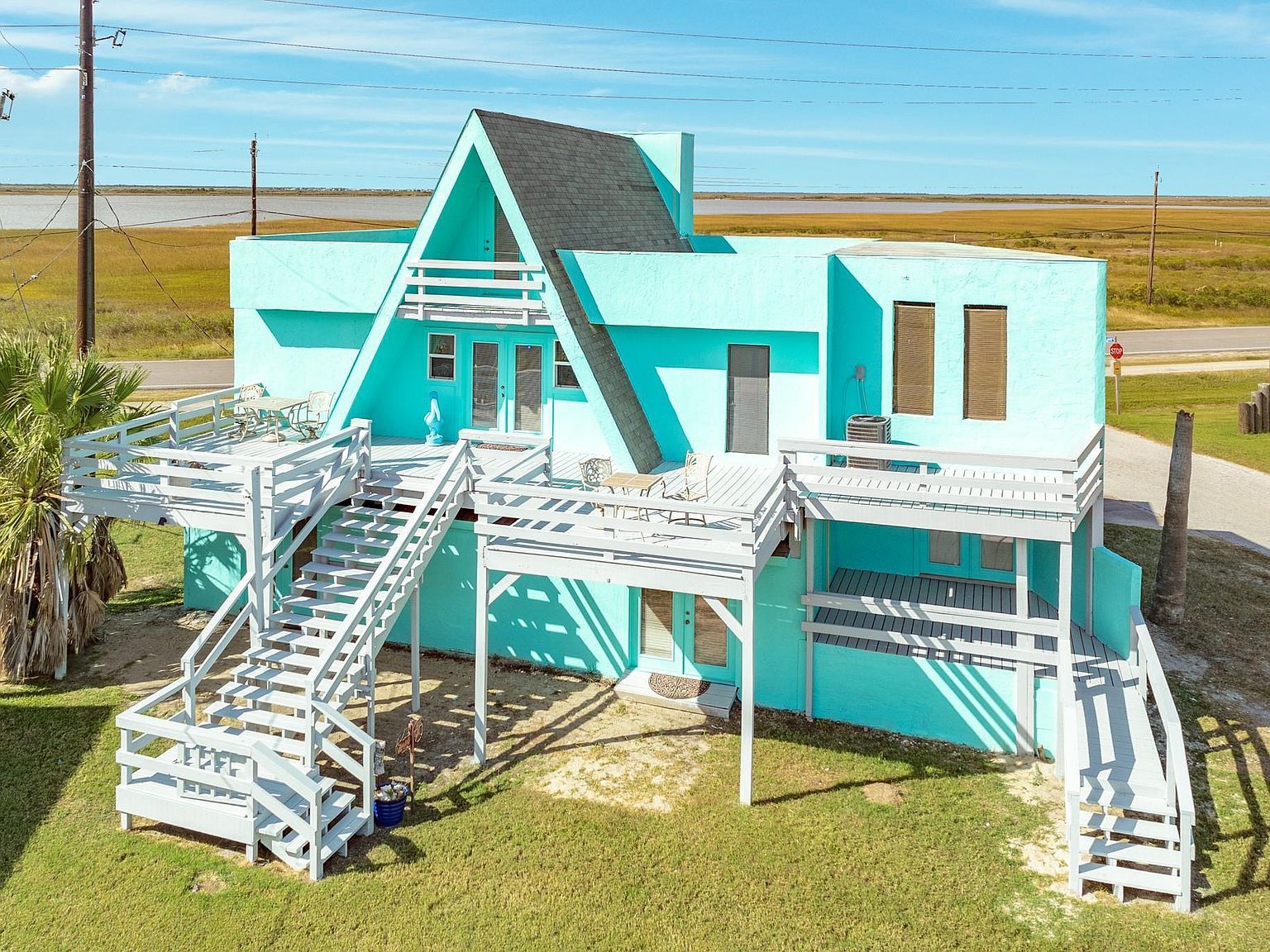 131 Point Lafitte Ct Surfside Beach, TX 77541 - Thumbnail 2