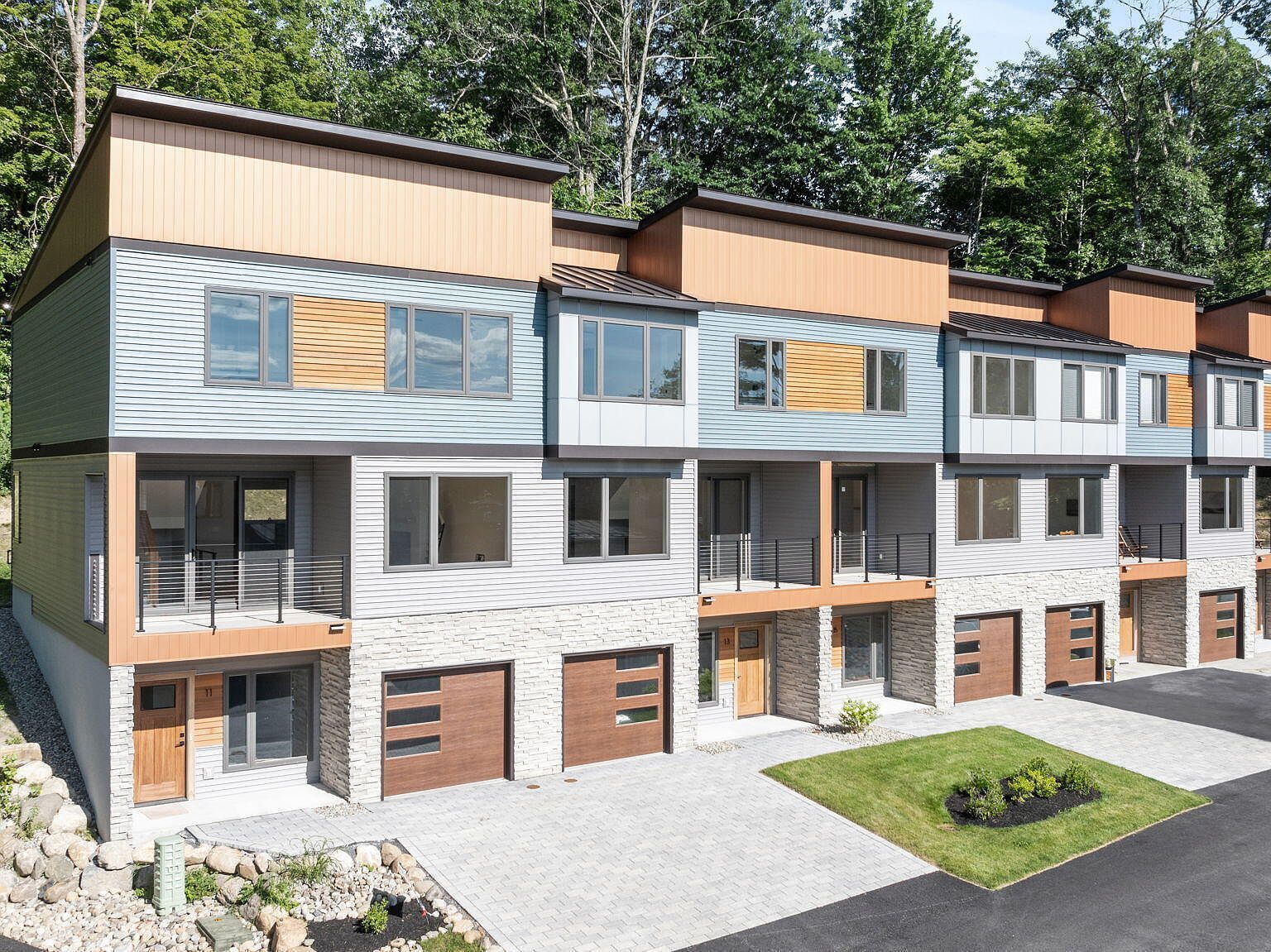 13 Footpath Way Lake George, NY 12845 - Thumbnail 2