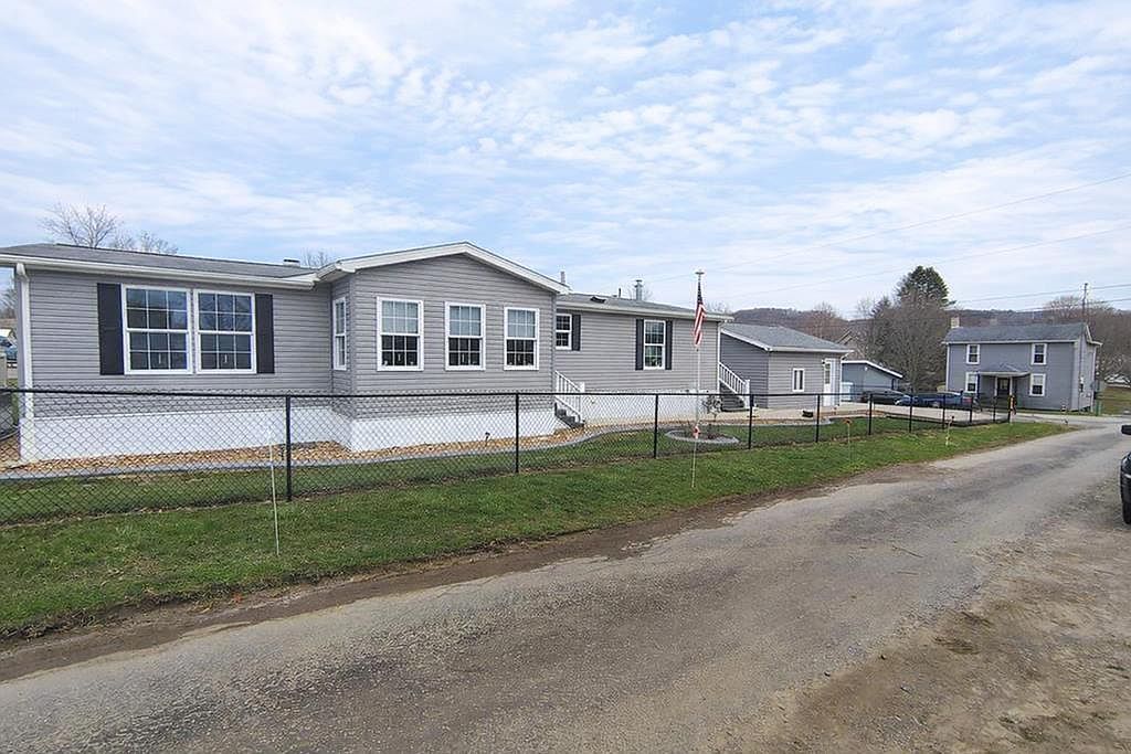 3959 Maple St Hawthorn, PA 16230, 16230