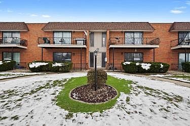 629 N Carroll Pkwy APT 208 Glenwood, IL 60425 | Condominium