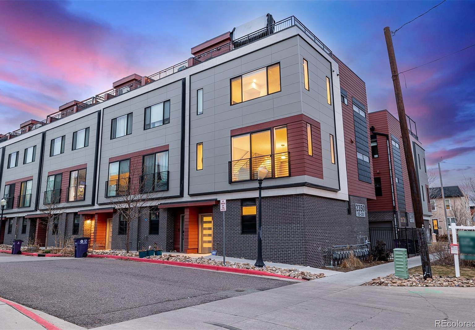 2350 Tremont Pl Unit 13 Denver, CO 80205 - Thumbnail 2