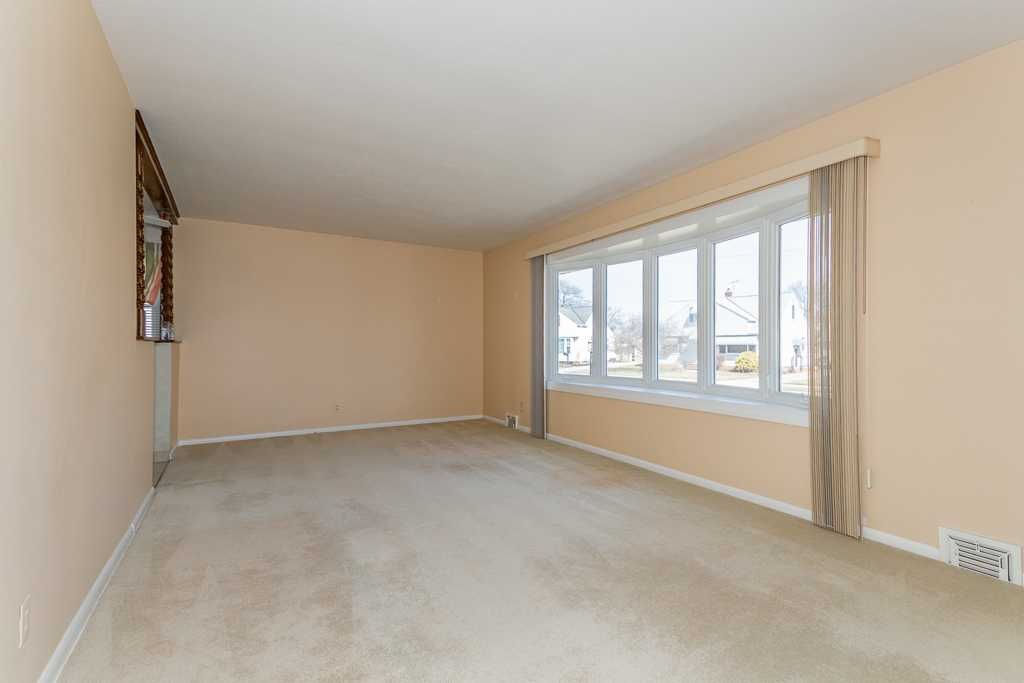 570 Crescent Drive, Willowick, OH, USA, 44095 - Thumbnail 5