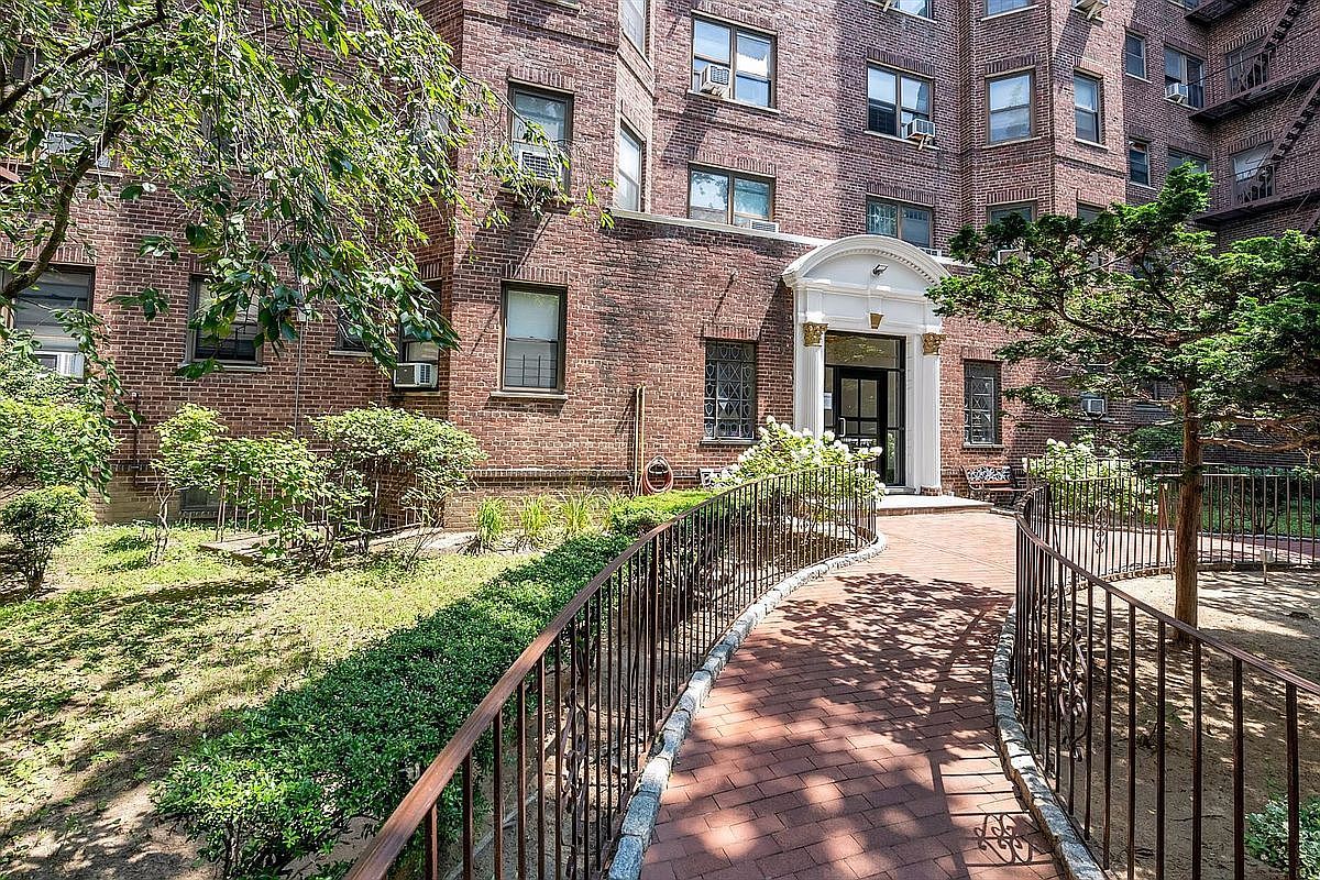 61-41 Saunders St #38/39B Rego Park, NY 11374 | Condominium