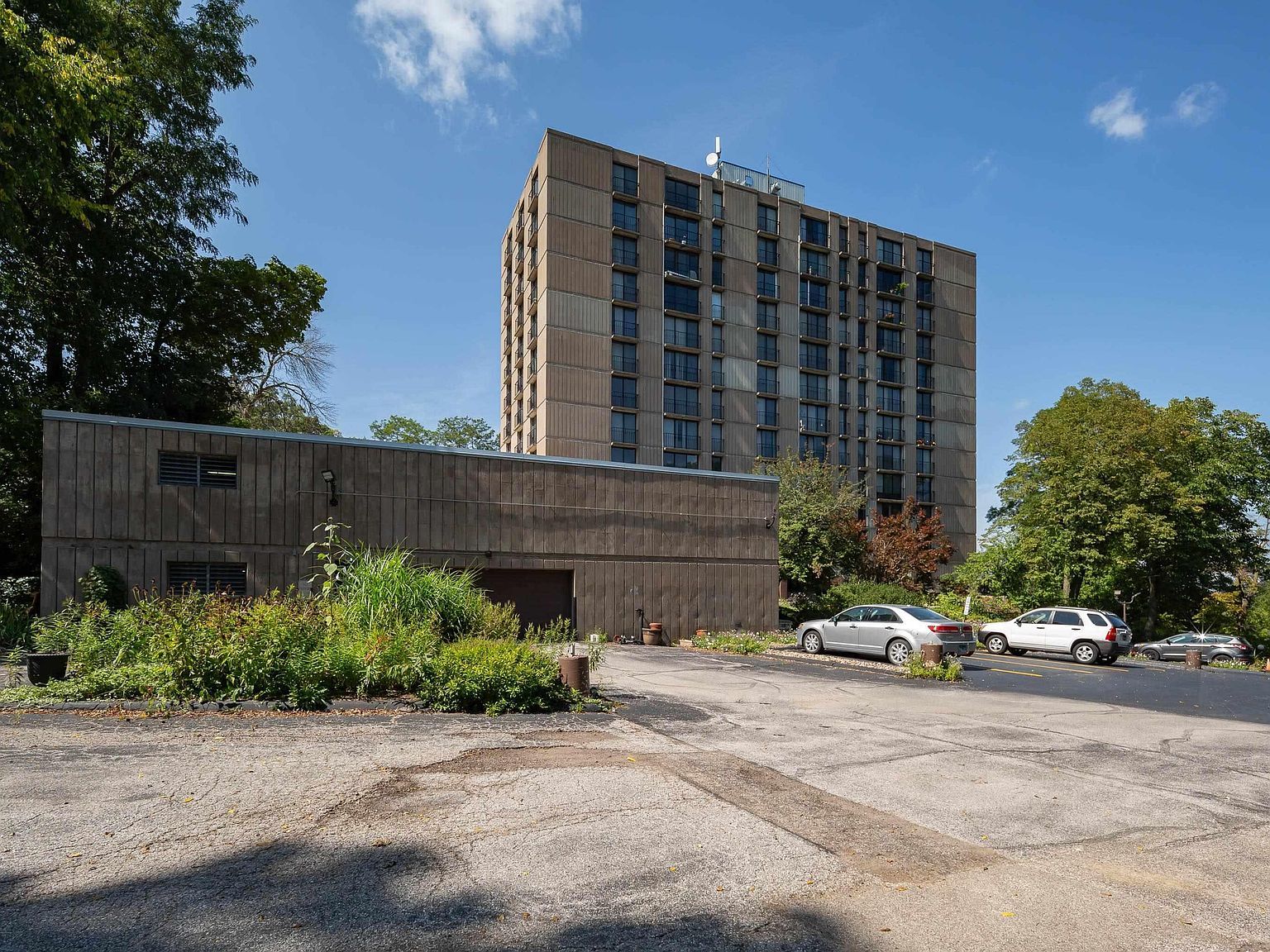 1800 7th St East Moline, IL 61244  | Condominium