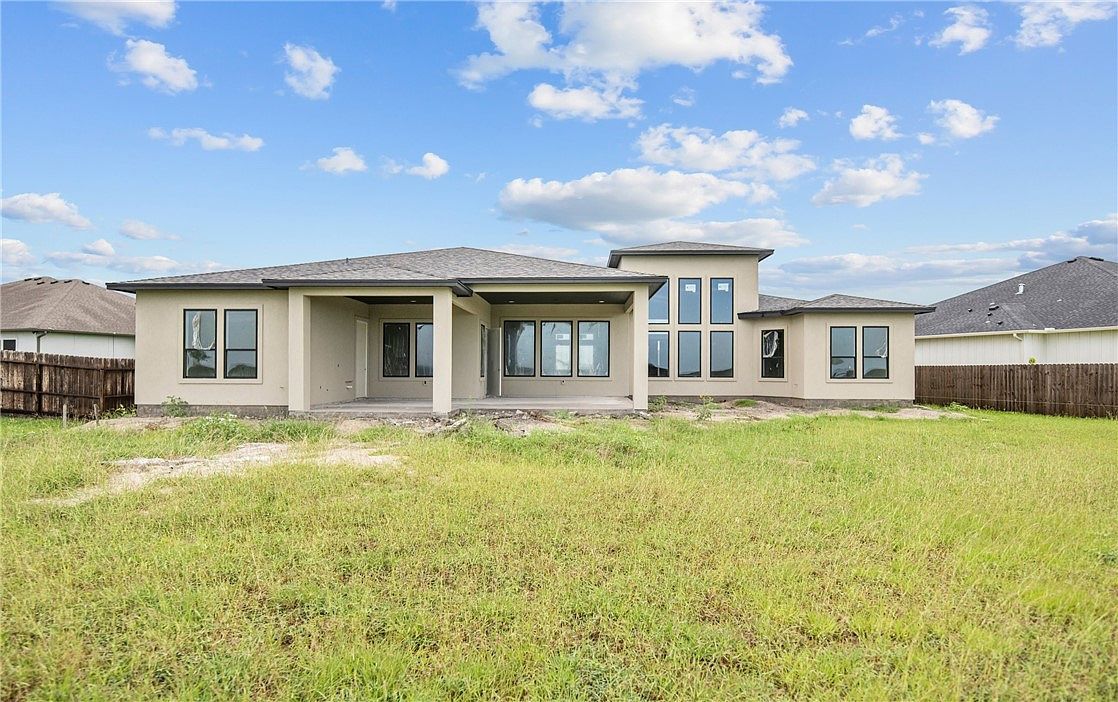 758 Buffalo Creek Dr Corpus Christi, TX 78415  | Single Family