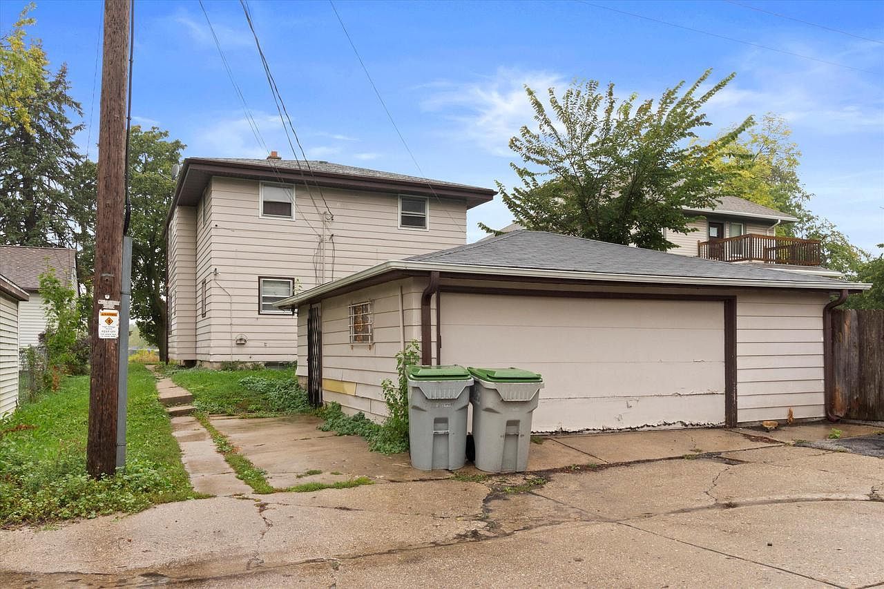 5654 N 43rd St #5656 Milwaukee, WI 53209  | Multi Family