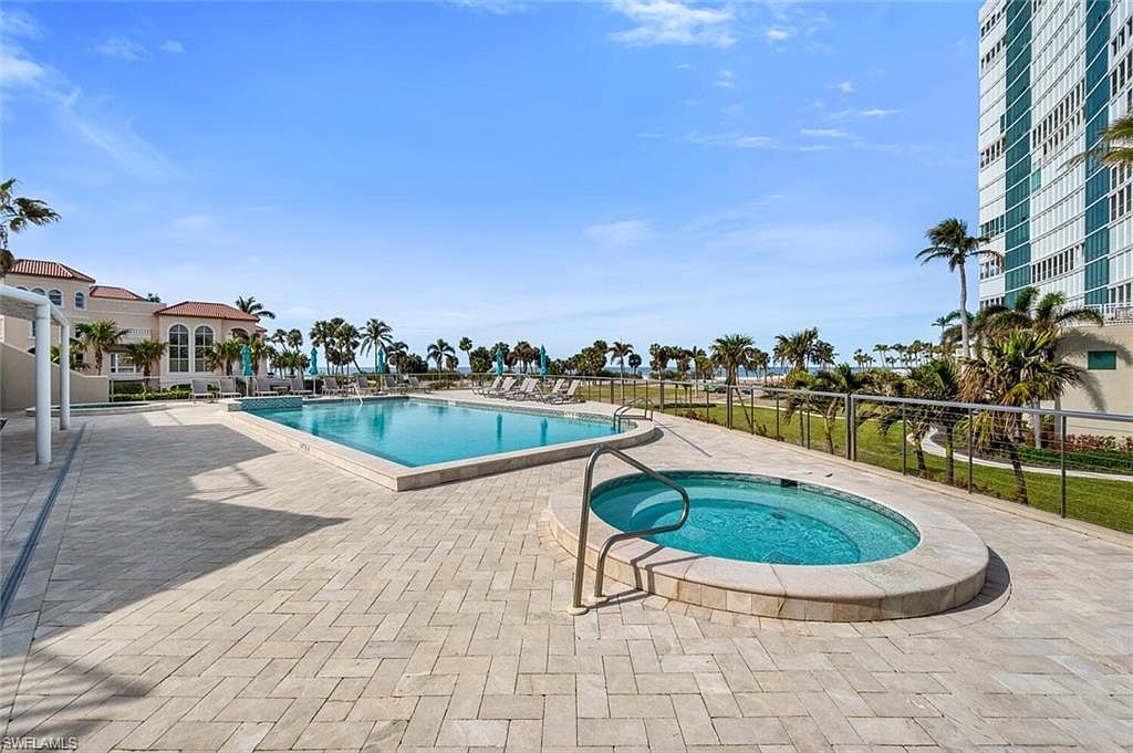 3971 Gulf Shore Blvd N APT 505 Naples, FL 34103 | Condominium