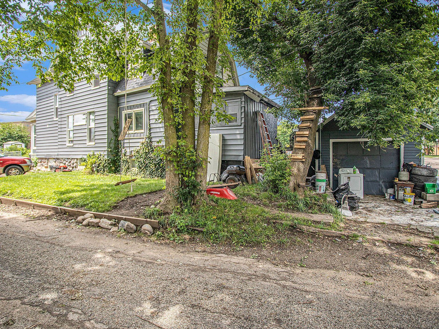 15 Poplar St Battle Creek, MI 49017 | Single Family