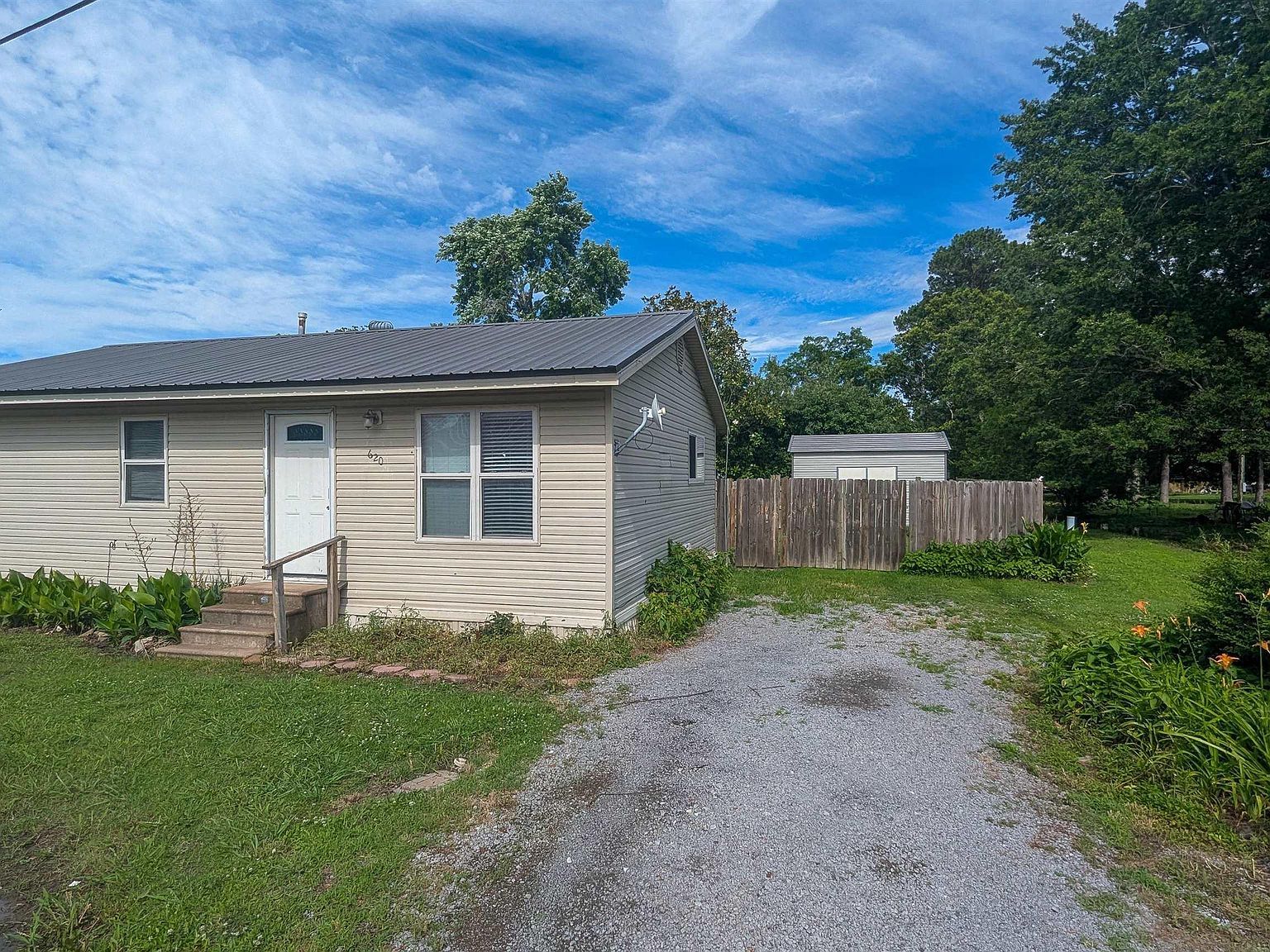 620 N Main St Newport, AR 72431  | Single Family