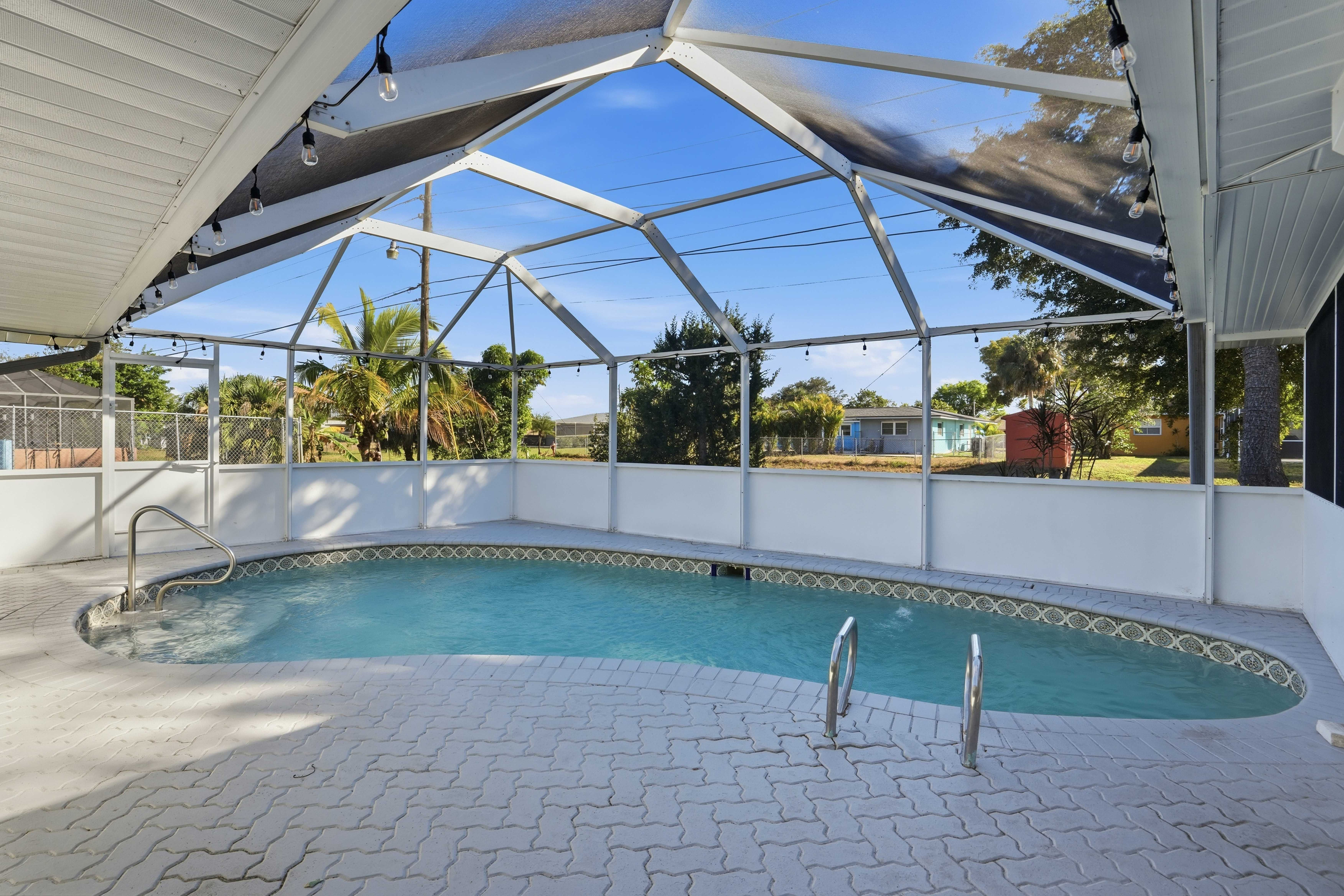 113 E Lake Dr, Lehigh Acres, Florida, USA, 33936 - Thumbnail 2