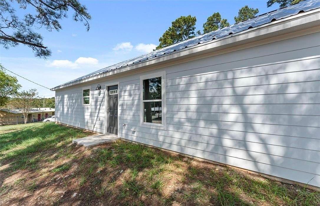 211 N Gladys St Leesville, LA 71446  | Single Family