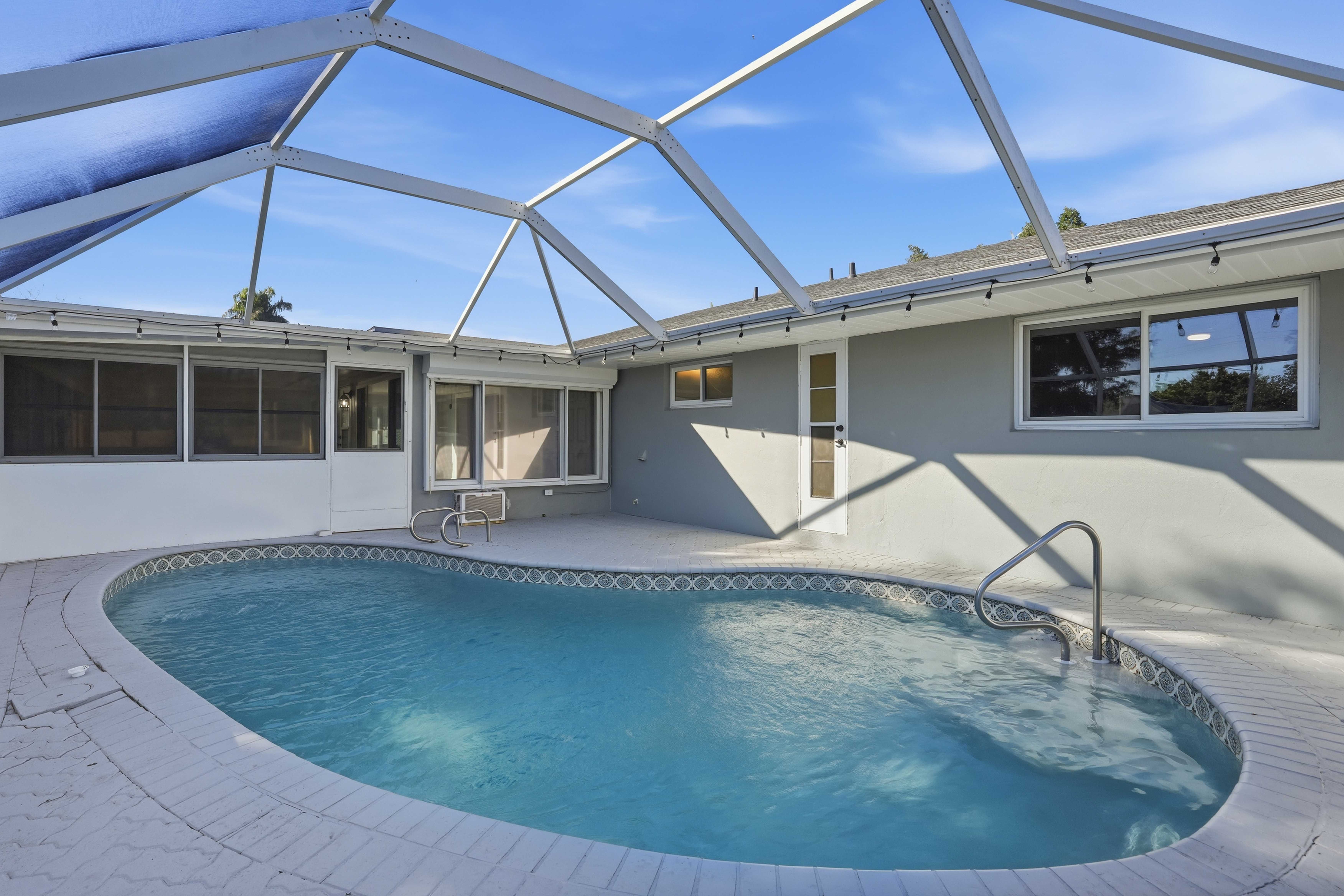 113 E Lake Dr, Lehigh Acres, Florida, USA, 33936  | Single Family