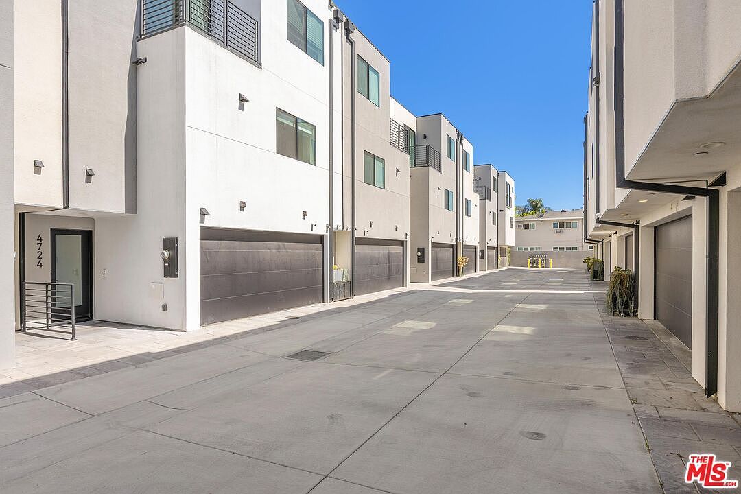 4724 N Village Court Ln Valley Village, CA 91607 | Single Family