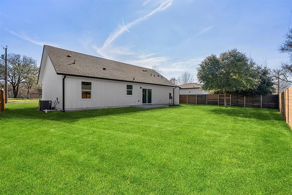 412 Persimmon St Bastrop, TX 78602  | Single Family