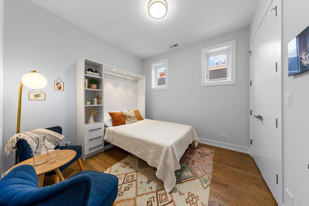 2150 W Foster Ave unit 2, Chicago, IL 60625, USA  | Condominium