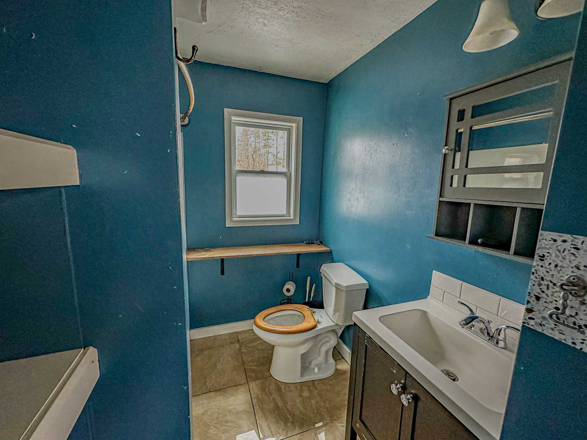 307 Village Avenue, Houghton Lake, MI, USA, 48629  | Single Family