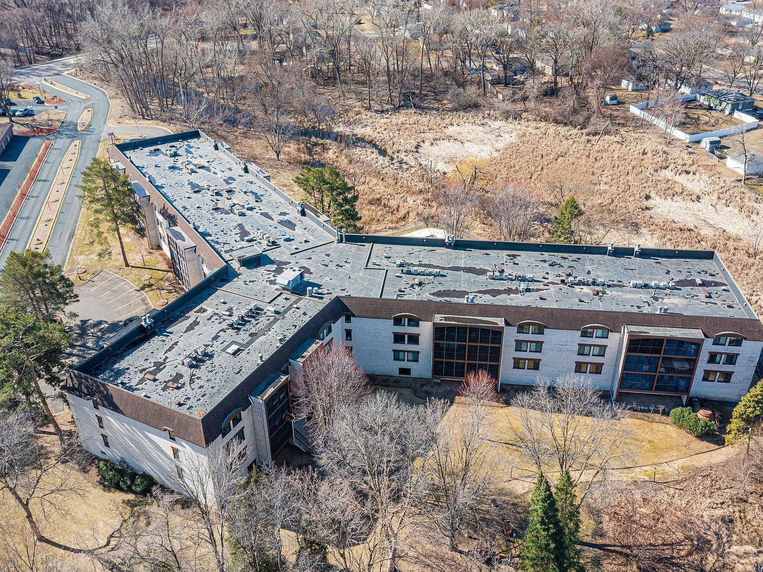 4710 58th Ave N APT 219 Crystal, MN 55429 | Condominium