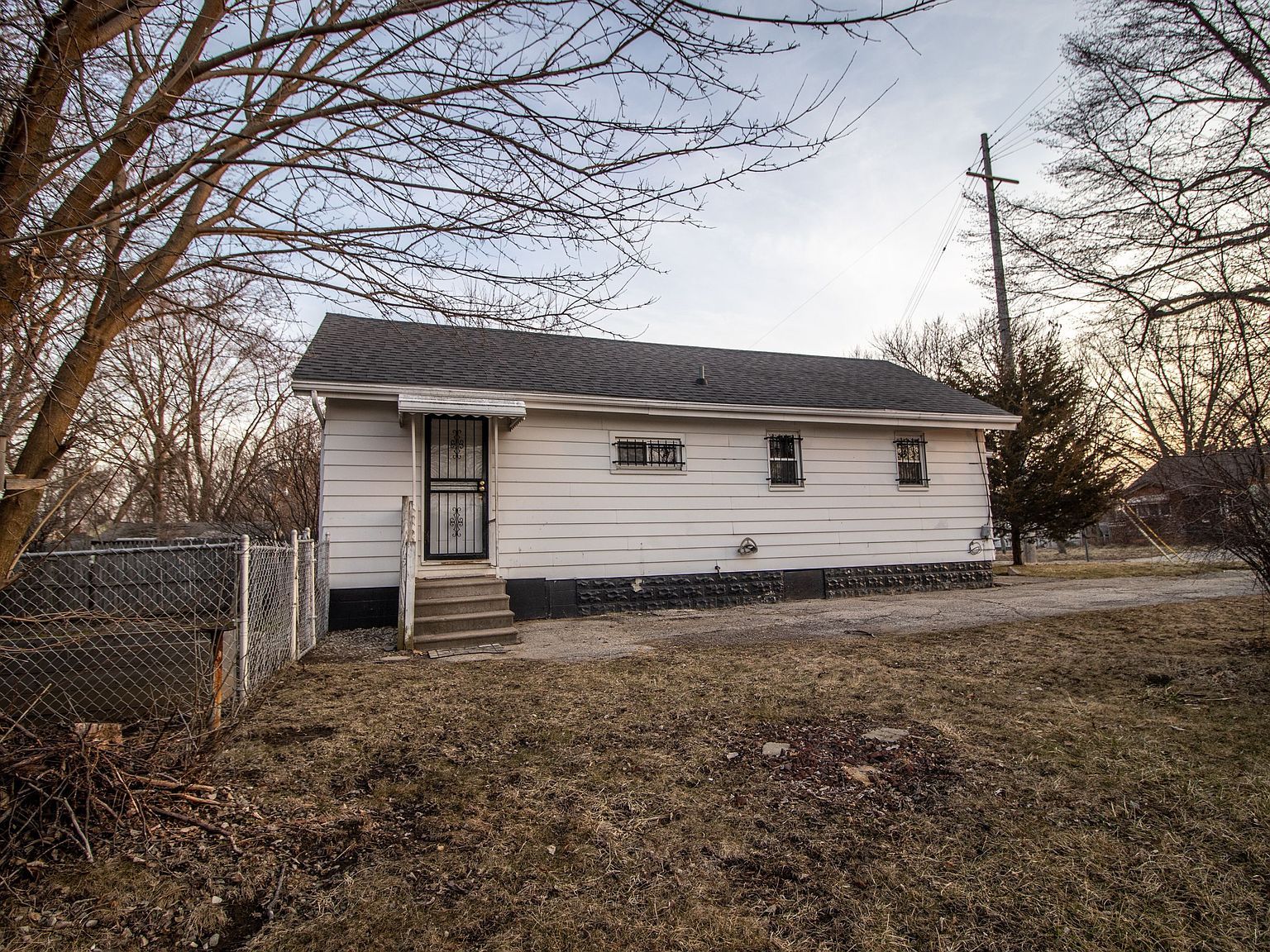 996 Barney Ave Flint, MI 48503  | Single Family