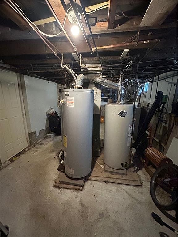 20 Magdalene St Providence, RI 02909  | Multi Family