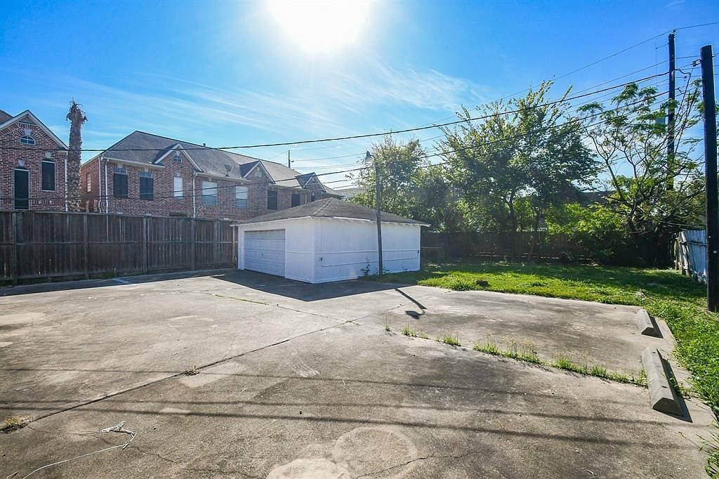 5921 Dolores St Houston, TX 77057 | Single Family