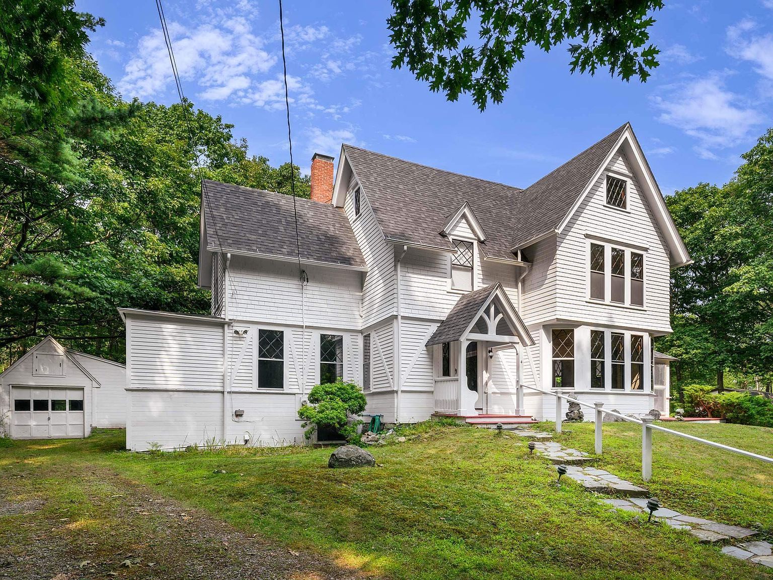 4 Fairbourne Ln Cape Neddick, ME 03902 | Single Family