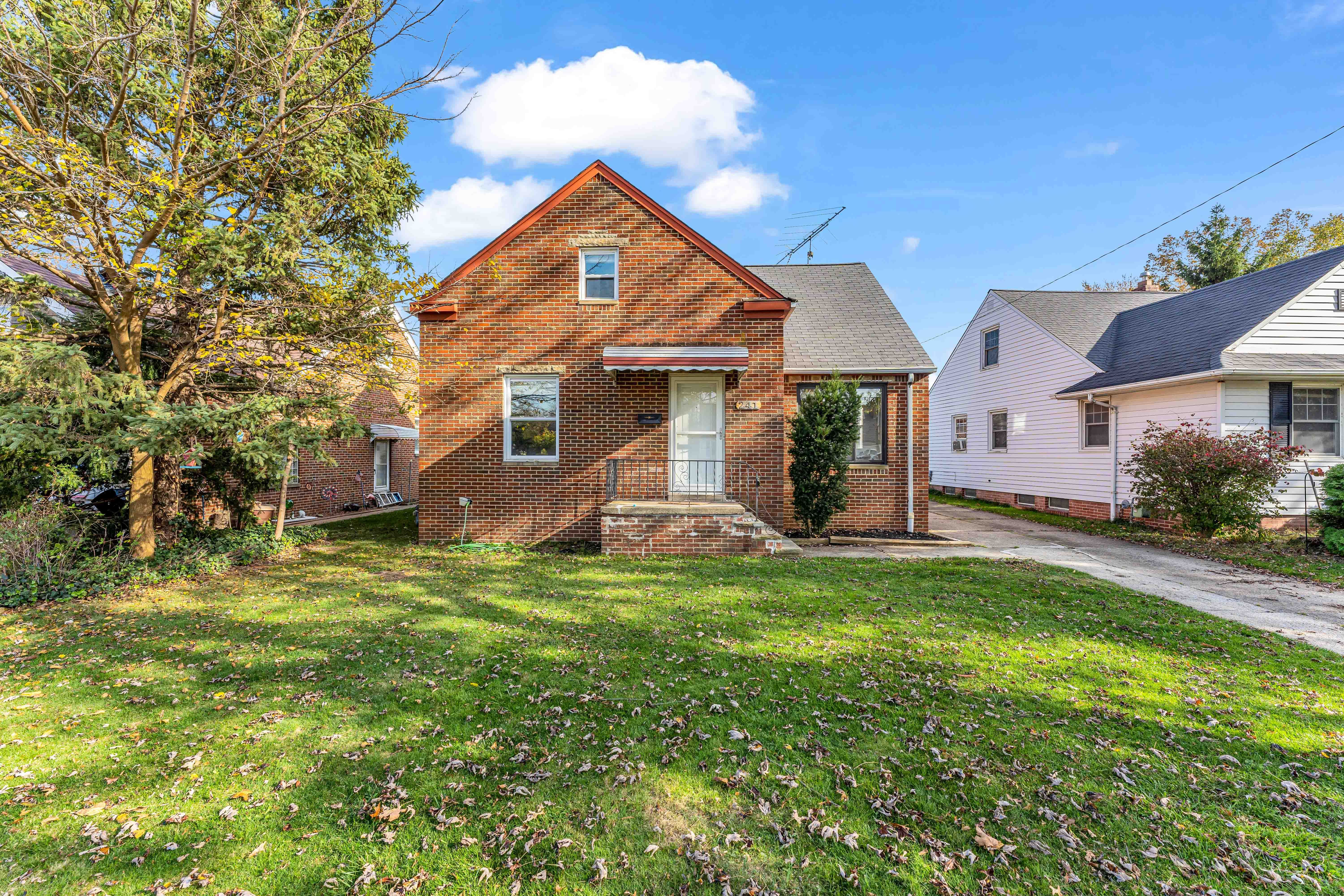 241 East 284th Street, Willowick, OH, USA, 44095 - Thumbnail 2