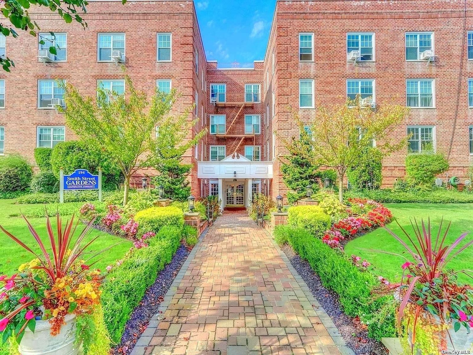 194 Smith St APT 2J Freeport, NY 11520  | Condominium