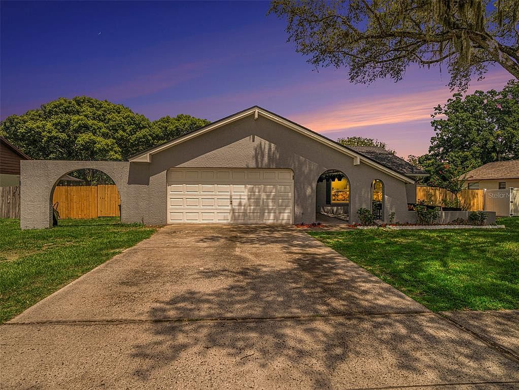 1009 Black Knight Dr Valrico, FL 33594  | Single Family