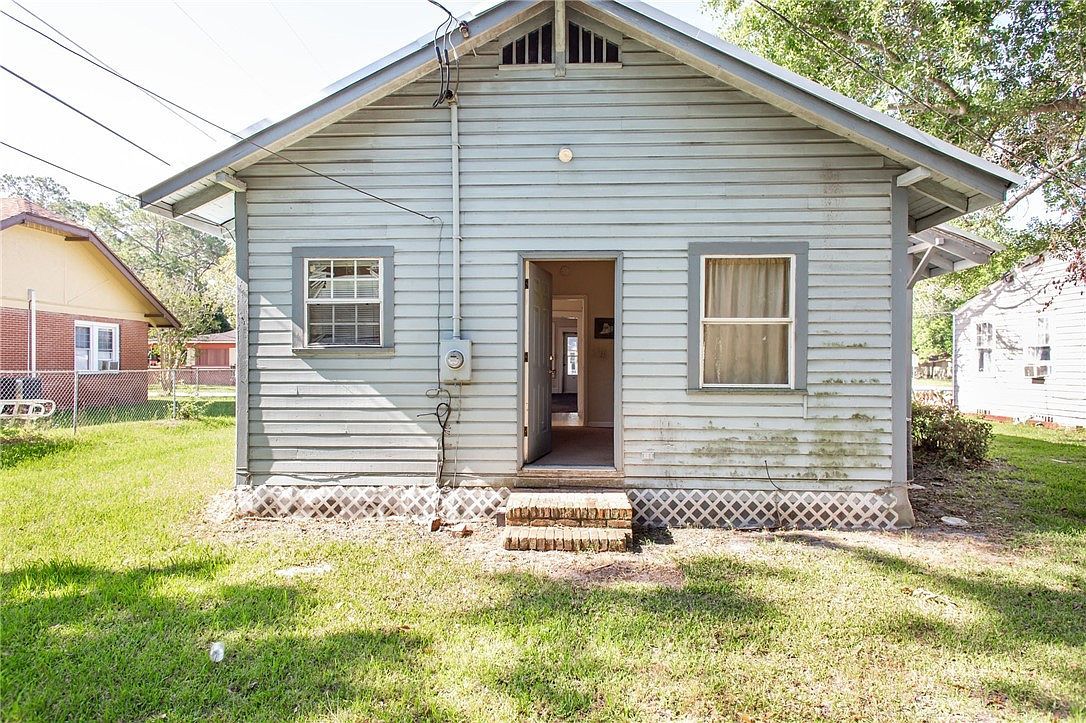 1006 Roosevelt St Waycross, GA 31503  | Single Family