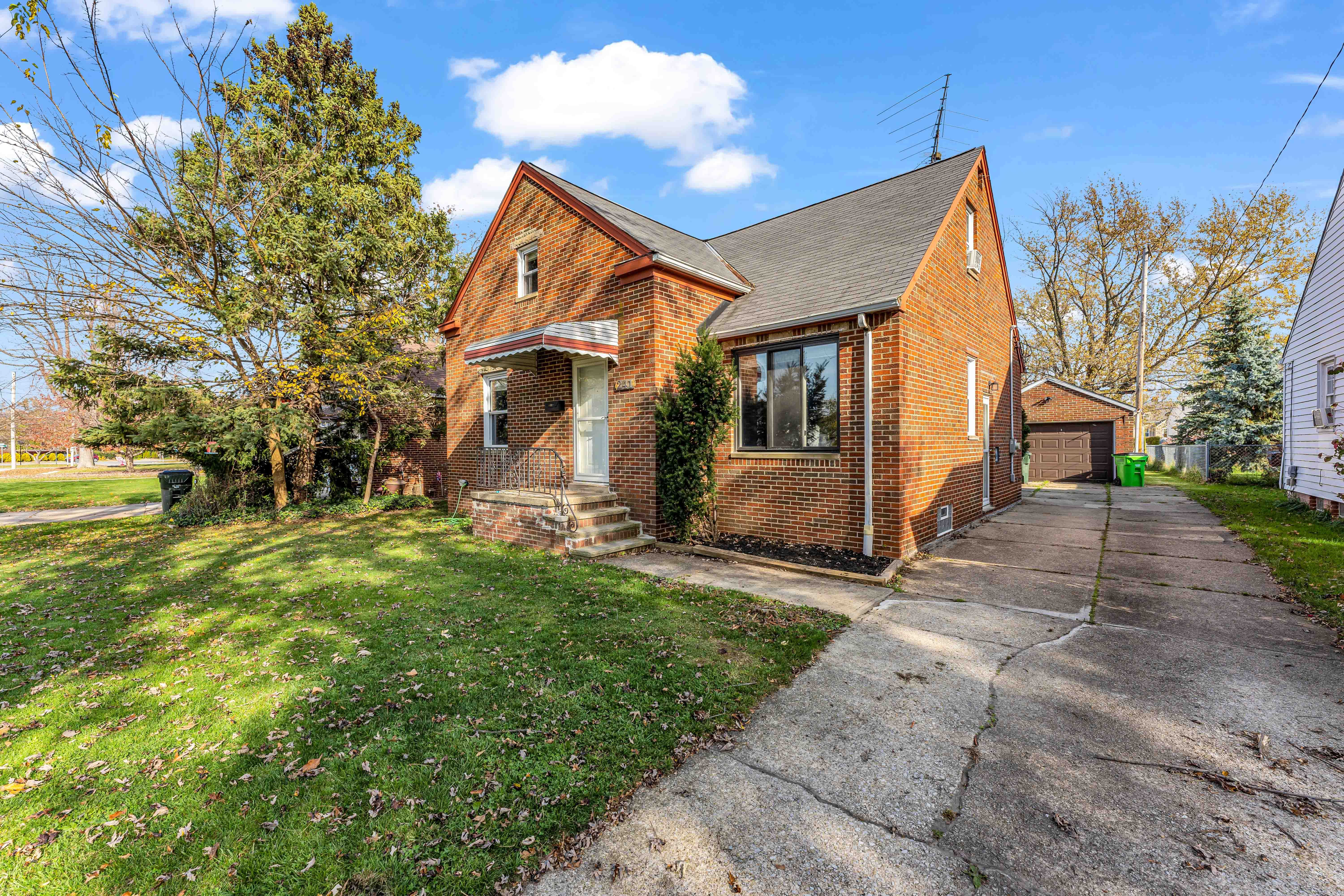 241 East 284th Street, Willowick, OH, USA, 44095 - Thumbnail 3