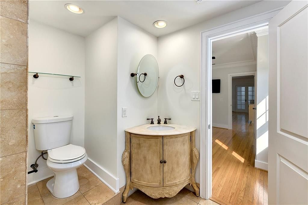 807 W 48th St APT 702 Kansas City, MO 64112  | Condominium