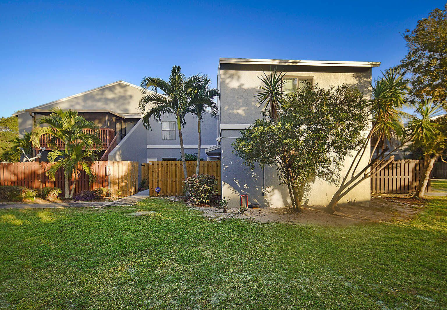 30 Crossings Cir APT B Boynton Beach, FL 33435  | Condominium