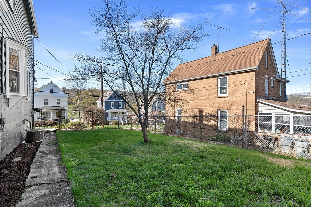 711 9th St Irwin, PA 15642  | Single Family