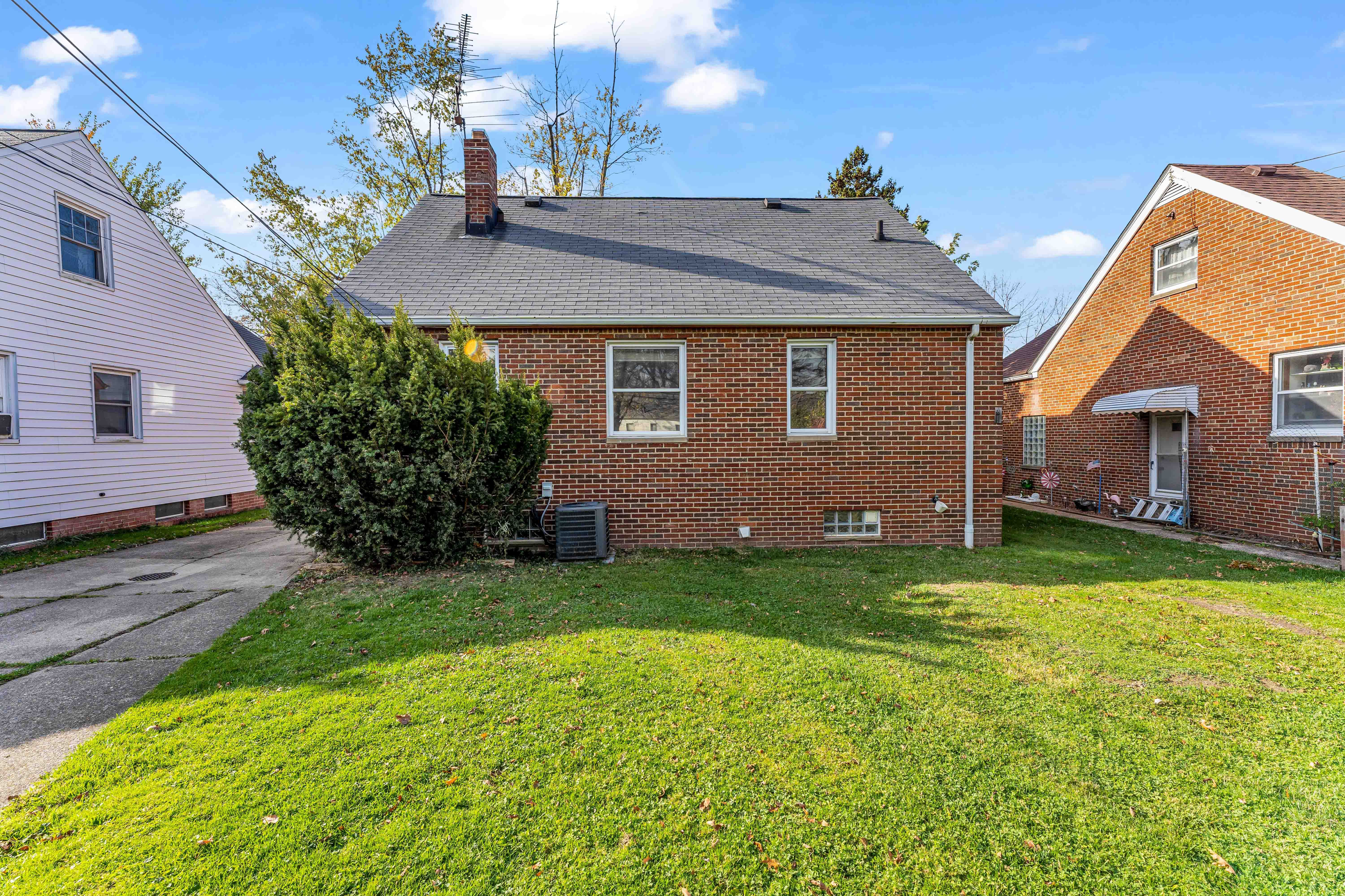 241 East 284th Street, Willowick, OH, USA, 44095  | Single Family