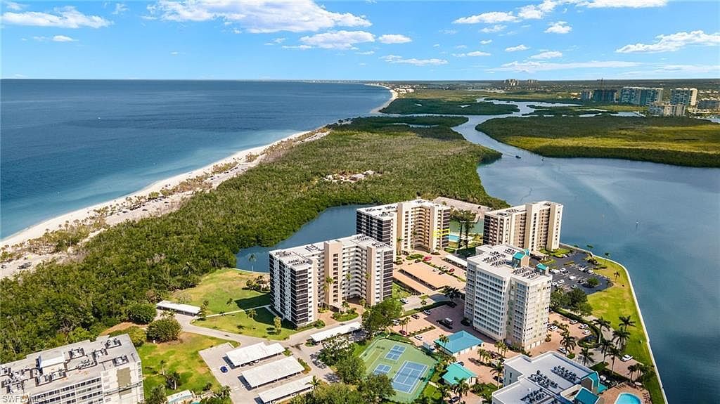 15 Bluebill Ave APT 506 Naples, FL 34108  | Condominium