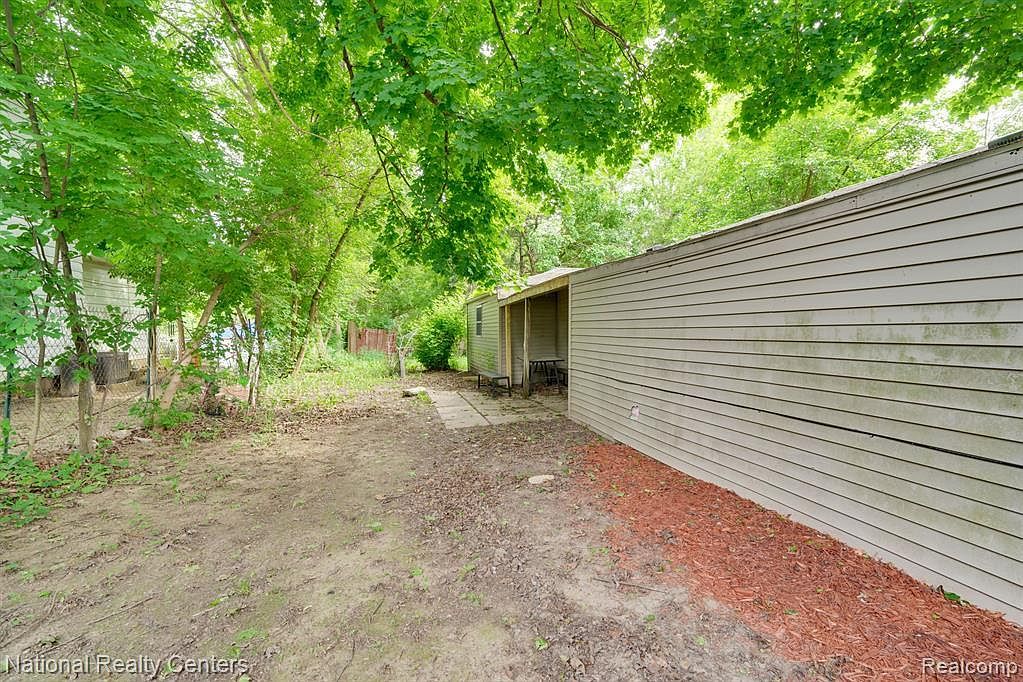 1054 Mandeville St Burton, MI 48529 | Single Family