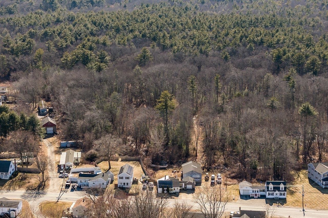 104 S Main St Seabrook, NH 03874  | Single Family