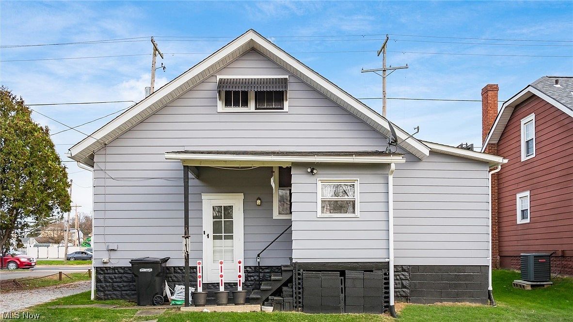 2443 Maple Ave Zanesville, OH 43701  | Single Family